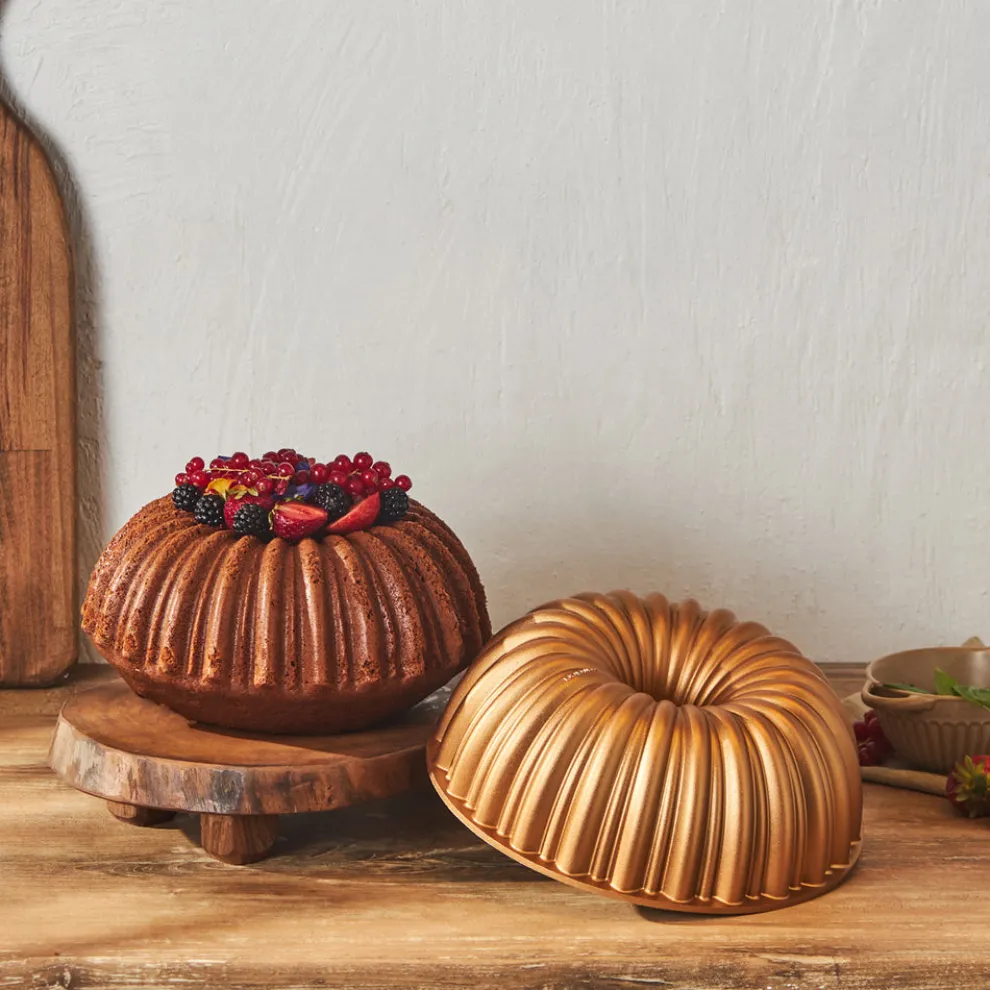 Karaca Cake Pro Aluminium Cast Decorative Bundt Cake Tin, 25.5cm, Gold