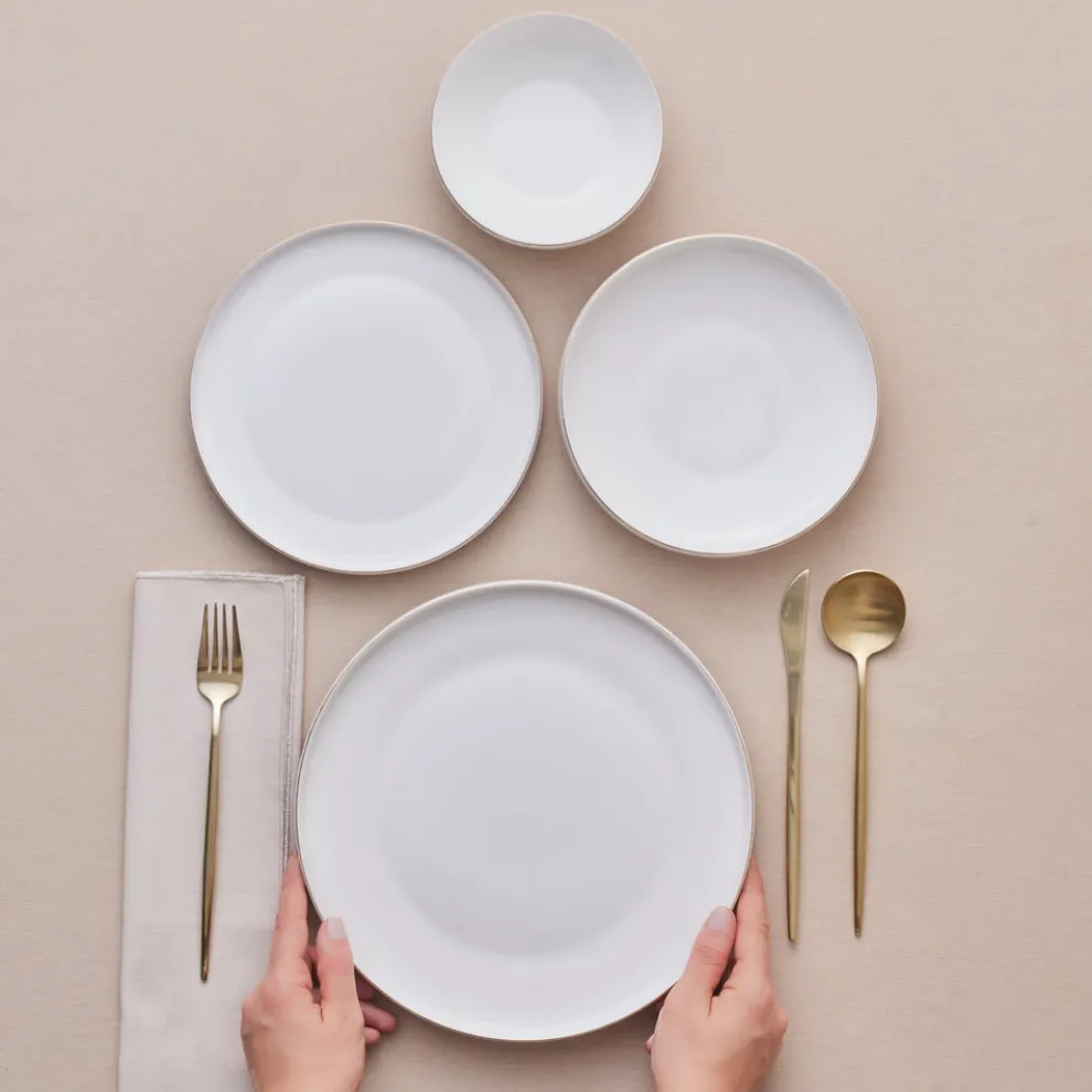 Karaca Stream Bone China Saturn 24-Piece Dinner Set for 6 People, Gold